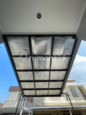 Rumah Nyaman Dan Strategis di Holis Permai