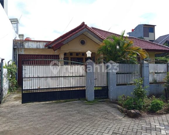 Rumah Luas Tanah Besar Di Komplek Pajak Cipadu