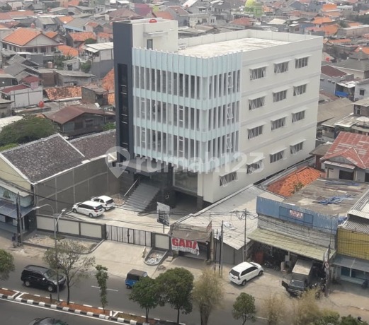 Selling Building on Pramuka Street Selling Building on Pramuka Street