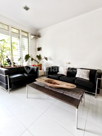 Dijual Rumah Cakep... Desain Modern Minimalis Letak Bagus Sekali Dijual Rumah Cakep... Desain Modern Minimalis Letak Bagus Sekali