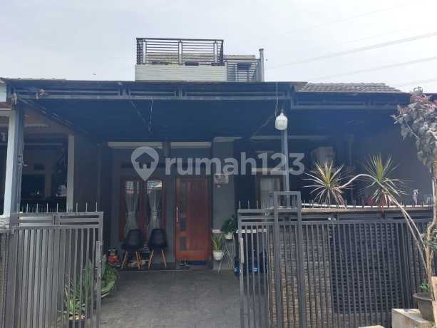 Ready-to-Occupy House in Cinere Residence Complex Ready-to-Occupy House in Cinere Residence Complex