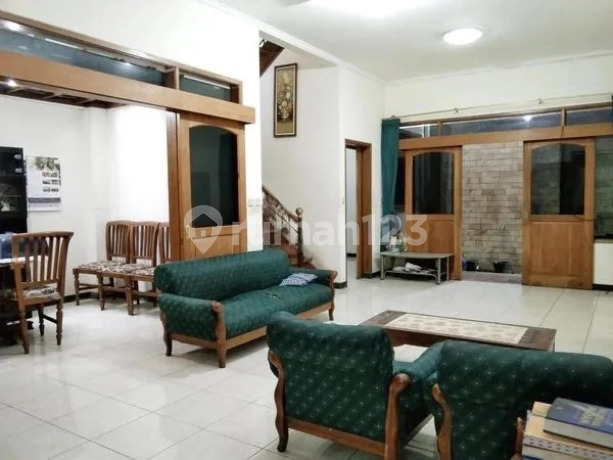 Rumah 2 Lantai S H M, Dekat Kampus Pasim di Pasteur Kota Bandung. Rumah 2 Lantai S H M, Dekat Kampus Pasim di Pasteur Kota Bandung.