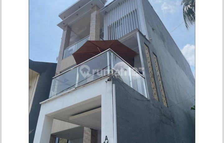 Rumah 3 Lantai Di Gladiol Panakkukang, Makassar