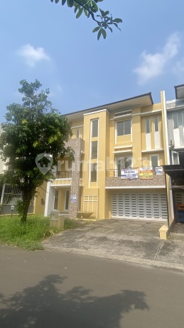 Rumah 3 lantai Lokasi Depan Sutera Onyx Alam Sutera Cat Ulang Rapih Rumah 3 lantai Lokasi Depan Sutera Onyx Alam Sutera Cat Ulang Rapih