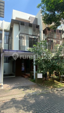 Dijual Rumah 3 Lantai Rapih @Whelford Greenwich BSD Cat Ulang 1 Rumah Lokasi Boulevard Dijual Rumah 3 Lantai Rapih @Whelford Greenwich BSD Cat Ulang 1 Rumah Lokasi Boulevard