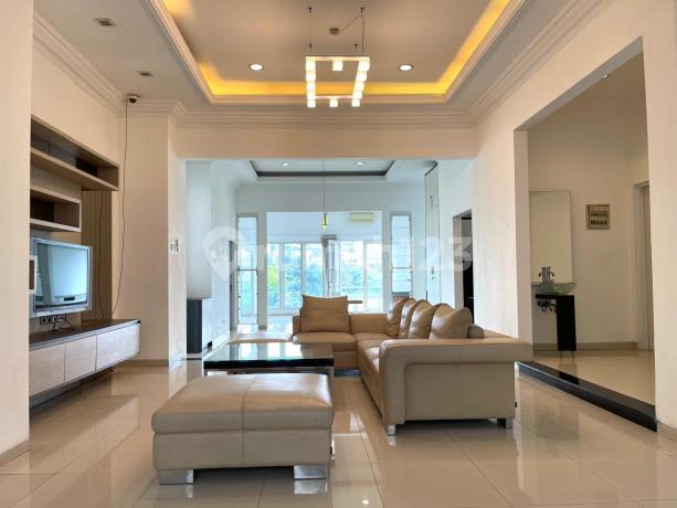 Rumah siap huni di Graha Candi Golf