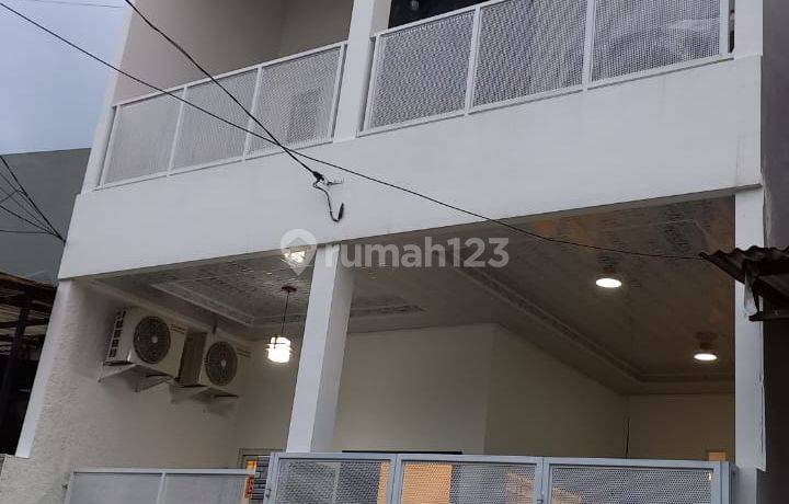 Griya Jakarta Rumah Baru 2.5 Lantai Semi Furnished  Tangsel