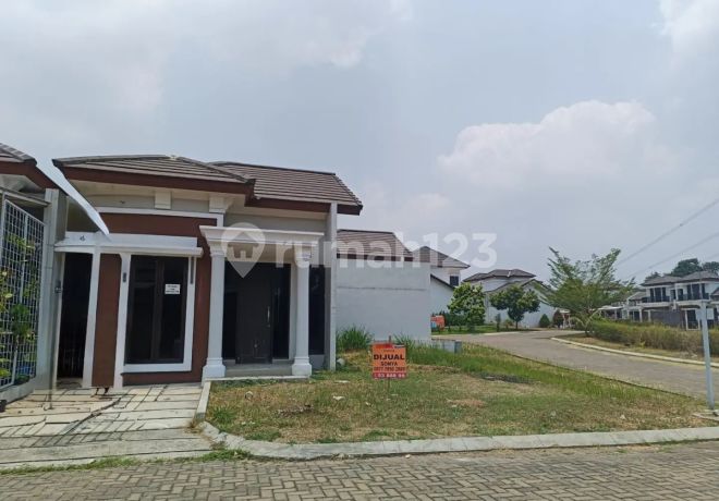 Dijual cepat, negotiable ! Rumah Cantik Botanica Valley Serpong