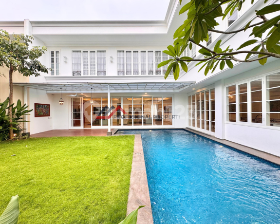 Luxurious Brand New House Full Furnished Desain American Classic di Kemang, Jakarta Selatan Luxurious Brand New House Full Furnished Desain American Classic di Kemang, Jakarta Selatan