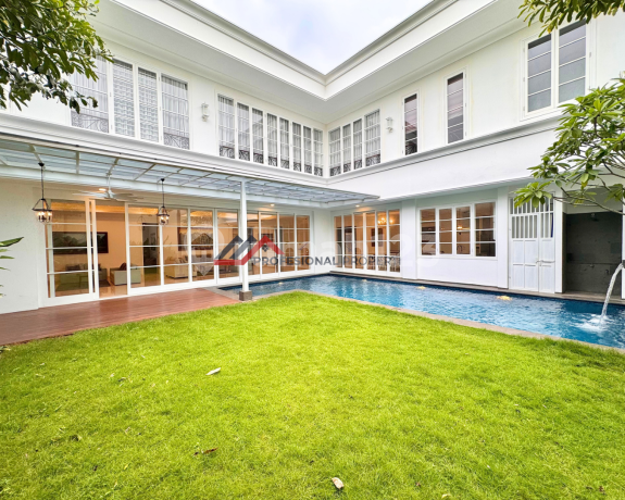 Luxurious Brand New House Full Furnished Desain American Classic di Kemang, Jakarta Selatan