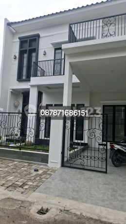 Rumah Dijual Dalam Cluster Di B S D, Serpong, Tangerang Selatan.