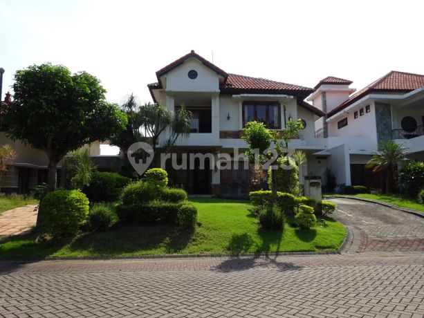 Ready-to-Occupy 2-Story Golf Estate Ready-to-Occupy 2-Story Golf Estate