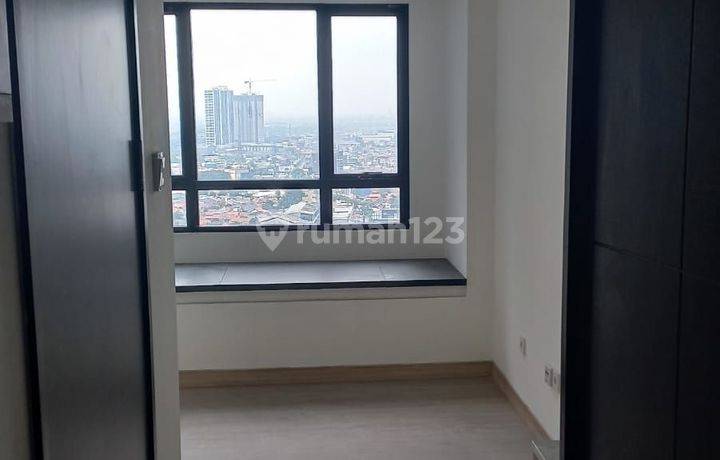 Apartemen Collins Boulevard Baru Semi Furnished TowerThe Scott.