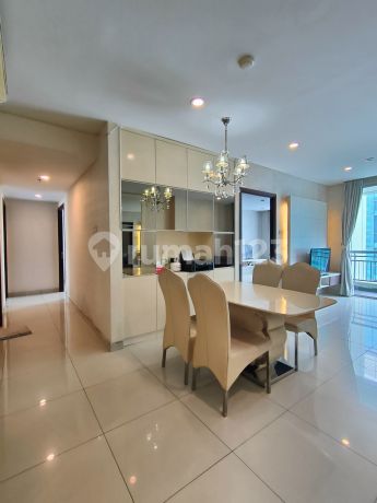 Harga Termurah !!! 3 + 1 Bedrooms Full Furnished, Bagus dan Terawat di Apartment Central Park Residences. Jakarta Barat