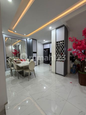 Rumah Bagus 3 Lantai