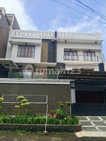 Rumah Bagus 3,5 Lantai