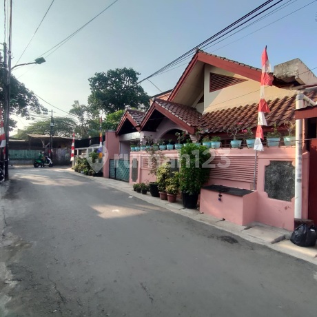 Jual CEPAT! Rumah Klender Jakarta Timur SIAP HUNI Potensial jadi Kos Kosan