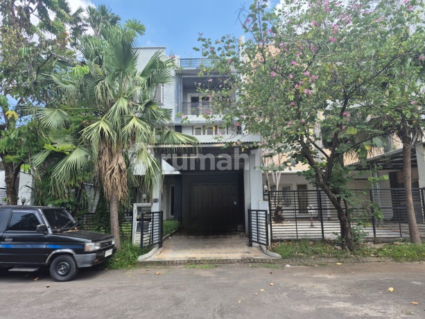 Rumah Mewah 3.5 LT di Villa Grand Sungkono, Surabaya