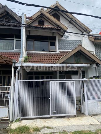 House in a Complex with Strategic Location in the City Center