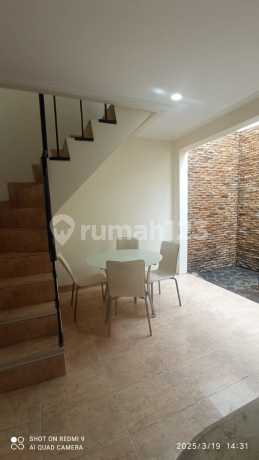 Dijual Rumah Taman Parahyangan Lippo Karawaci