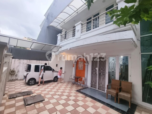 RUMAH GRISENDA UK 10X20,DUA LANTAI,SEMI FURNISH,SELATAN