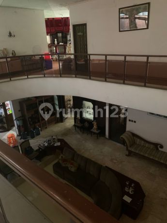 House Needs Renovation, SHM, Strategic Location in East Kelapa Gading House Needs Renovation, SHM, Strategic Location in East Kelapa Gading