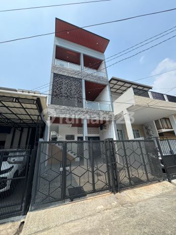 Rumah Siap Huni Baru Renovasi Total 3,5 Lantai Kelapa Gading