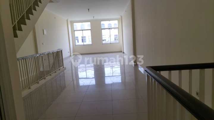 Sewa Murah Ruko Green Lake City. 4,5X15.