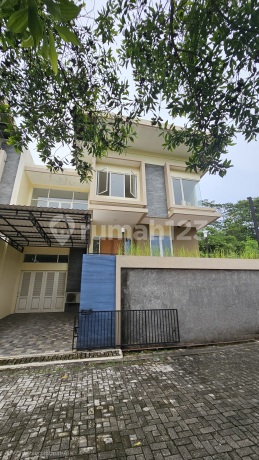 Jual Rumah mewah 2 lantai semi furnished graha candi golf jangli