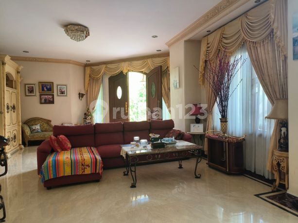 Sunter Bisma Classic Luxury House