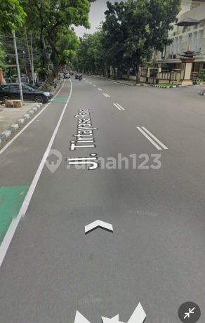 TIRTAYASA RAYA Old House in the elite area of Kebayoran Baru