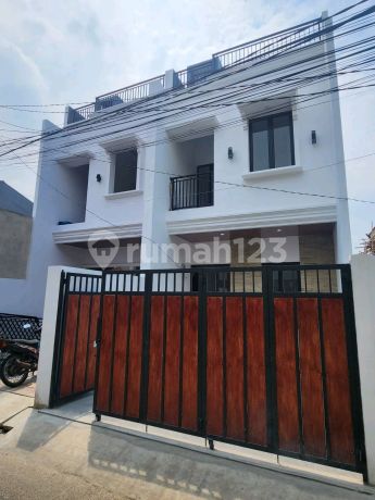 Rumah Minimalis 2 Lantai Lokasi Strategis Dekat Universitas Indonesia