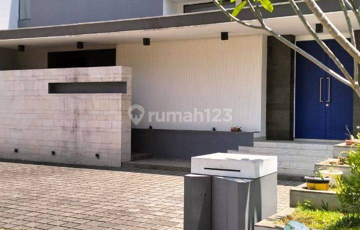 Rumah Mewah Dengan Swimming Pool di Emerald Cove Gading Serpong
