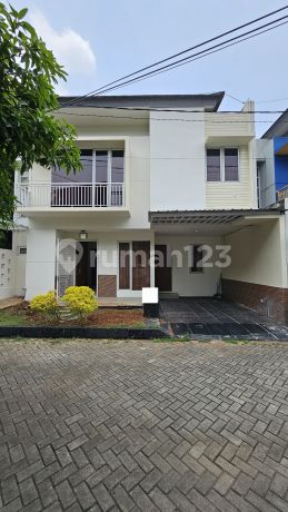 Rumah Hook Dalam Cluster One Gate System Kartika Residence Cinere