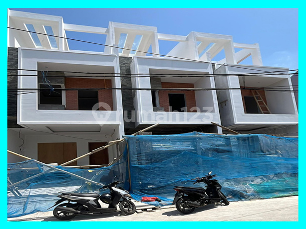 Chandra Rumah Baru Ukuran 4.3X18m Jalan 3 Mobil di Duri Kepa