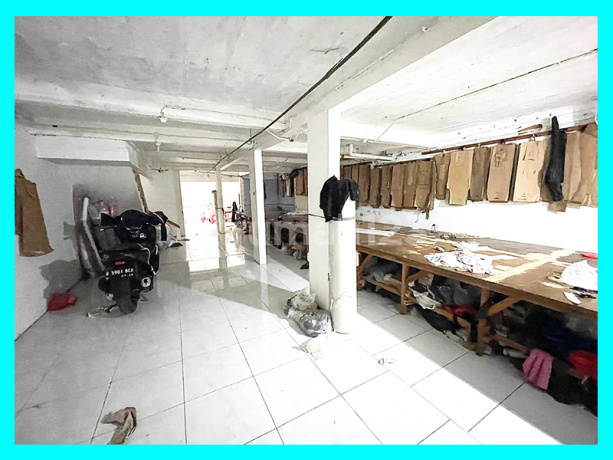 Chandra Warehouse Land Area 124M2 in Jelambar