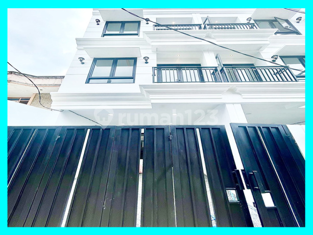 Chandra Rumah Baru Ukuran 4X14.75m Jalan Lebar di Duri Kepa