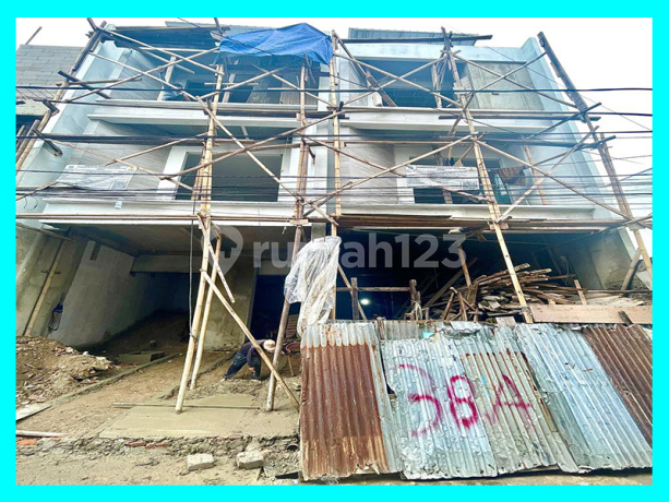 Chandra Rumah Baru Ukuran 5X15m Hadap Timur di Jelambar Chandra Rumah Baru Ukuran 5X15m Hadap Timur di Jelambar