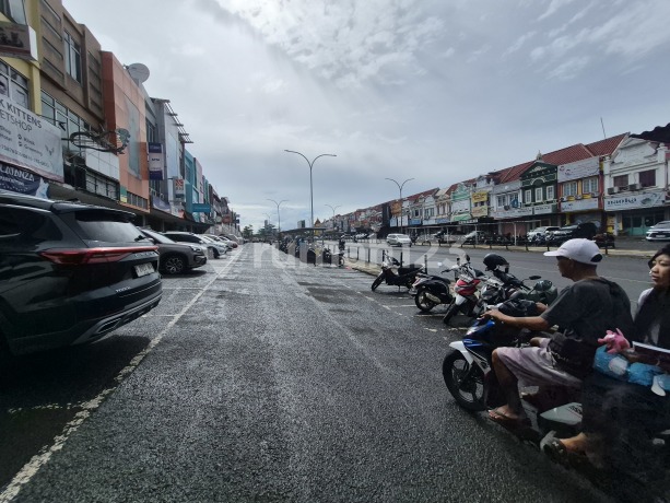Ruko Gandeng Golden Vienna di Boulevard Kencana Loka B S D Dekat Tol dan Stasiun Kereta Api Ruko Gandeng Golden Vienna di Boulevard Kencana Loka B S D Dekat Tol dan Stasiun Kereta Api