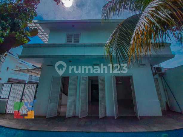 FOR SALE Two-sided open house, all eyes on you. This is your next home at Dua @Kemang, South Jakarta!!