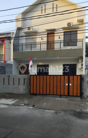 Rumah Baru di Bumi Bintaro Permai Jaksel Ada Roof Top Semi Furnish