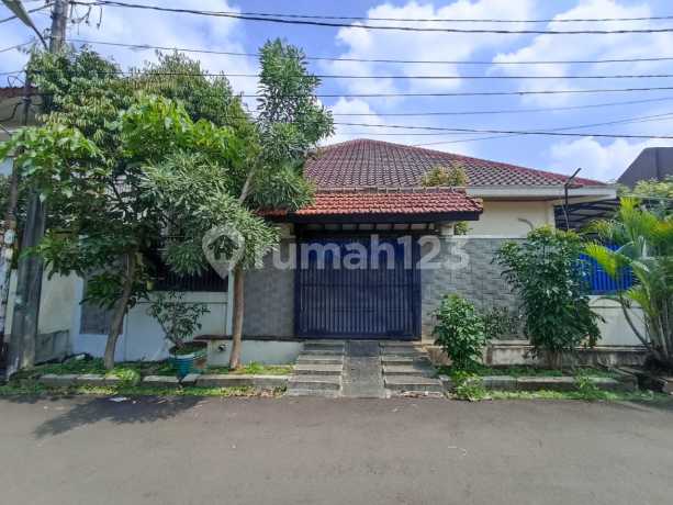 Rumah dijual Pamulang Permai Semi Furnish Halaman Luas Rumah dijual Pamulang Permai Semi Furnish Halaman Luas