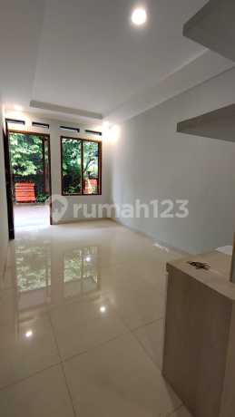Dijual Rumah 2 Lantai di Griya Aviva, Ciputat
