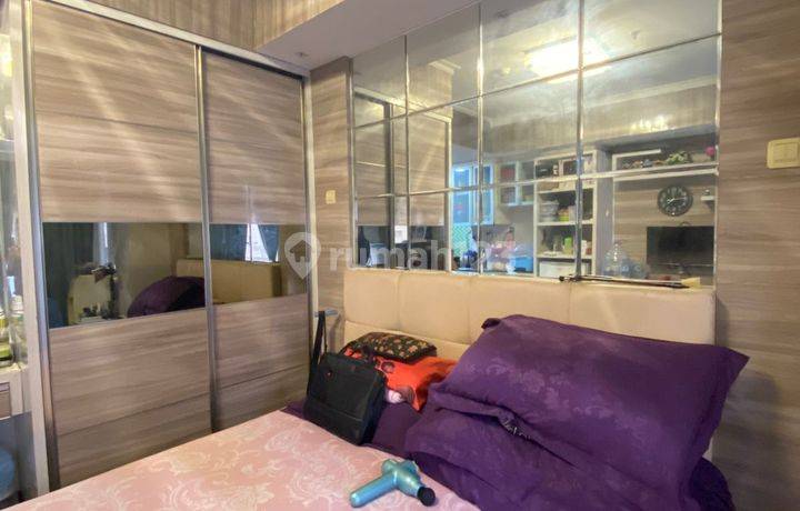 JUAL Studio furnish lantai rendah view pool Apt.Royal Mediterania