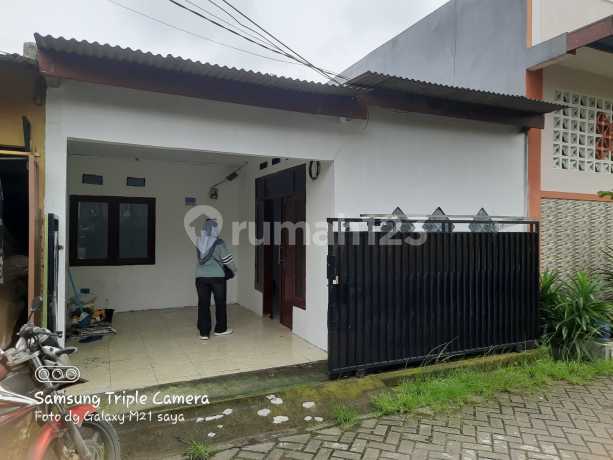 For Sale. Puri Tamarin Sepatan House, Needs Minimal Renovation.