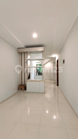 Dijual Rumah Lokasi Bagus di Griya Aviva, Ciputat