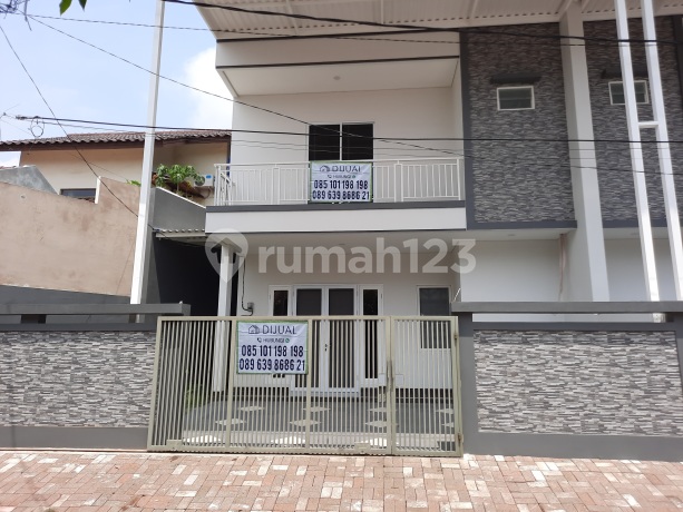 Duta Garden 2,5 lantai 7x17 hadap Timur Duta Garden 2,5 lantai 7x17 hadap Timur