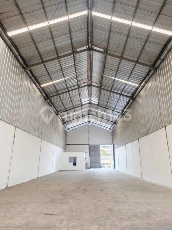Gudang Disewakan di Angke Indah Kapuk, 380 m², Akses Kontainer 40 Ft