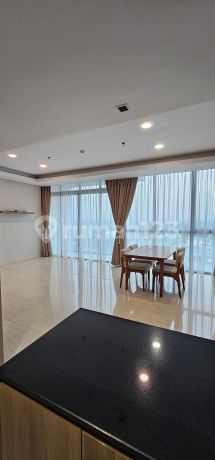Apartemen The Windsor 3 Kamar Tidur Bagus Semi Furnished