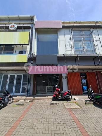 Ready-to-Use Shop House, Renovated, 2.5 Floors, South Facing, in Azores Shop House Complex